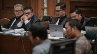 sidang-lanjutan-hasto-kristiyanto-hadirkan-dua-saksi-di-pengadilan-tipikor-1746693818646_169 Eks Kader PDIP Akui Ada Pesan Hasto 'Garansi Saya' di Balik PAW Harun Masiku