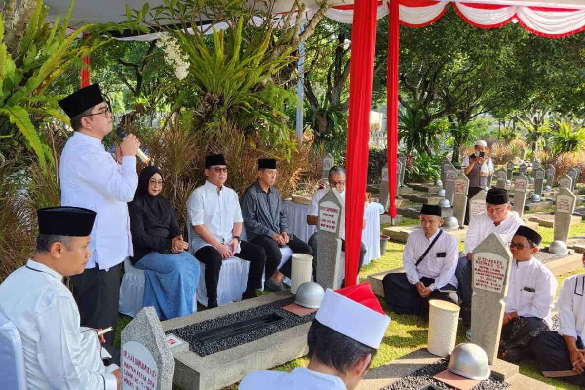 PP Bamusi PDIP peringati haul ke-12 Taufiq Kiemas di TMP Kalibata