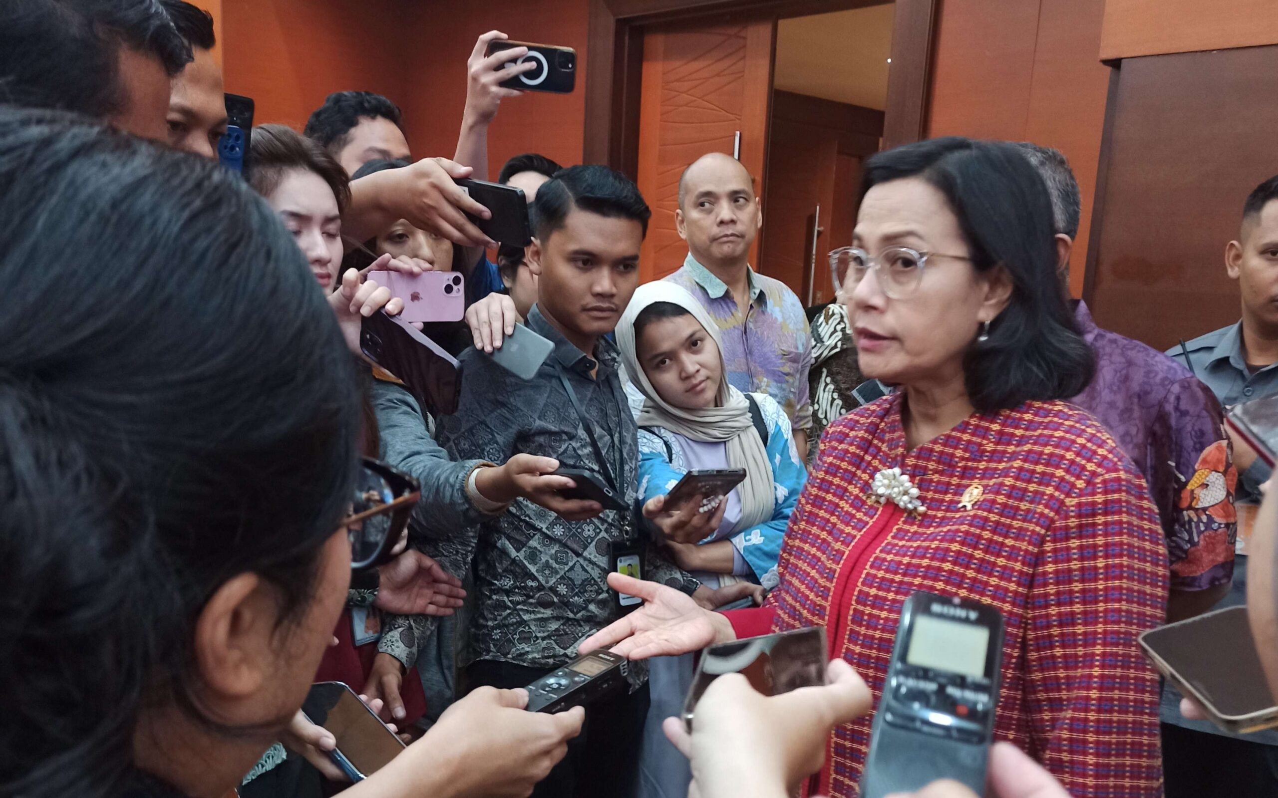 Pemerintah Mulai Cairkan Gaji ke-13 Secara Bertahap