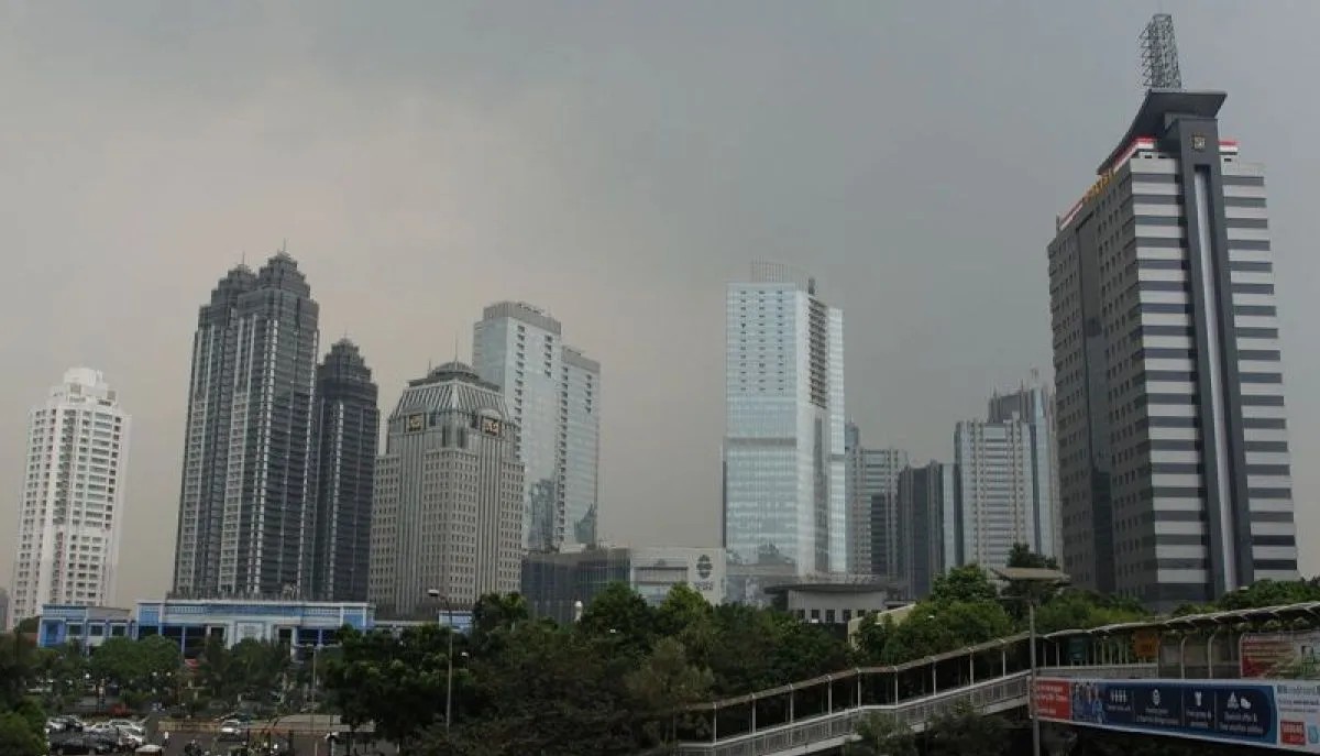 BMKG prakirakan sebagian Jakarta diselimuti awan tebal di Senin pagi