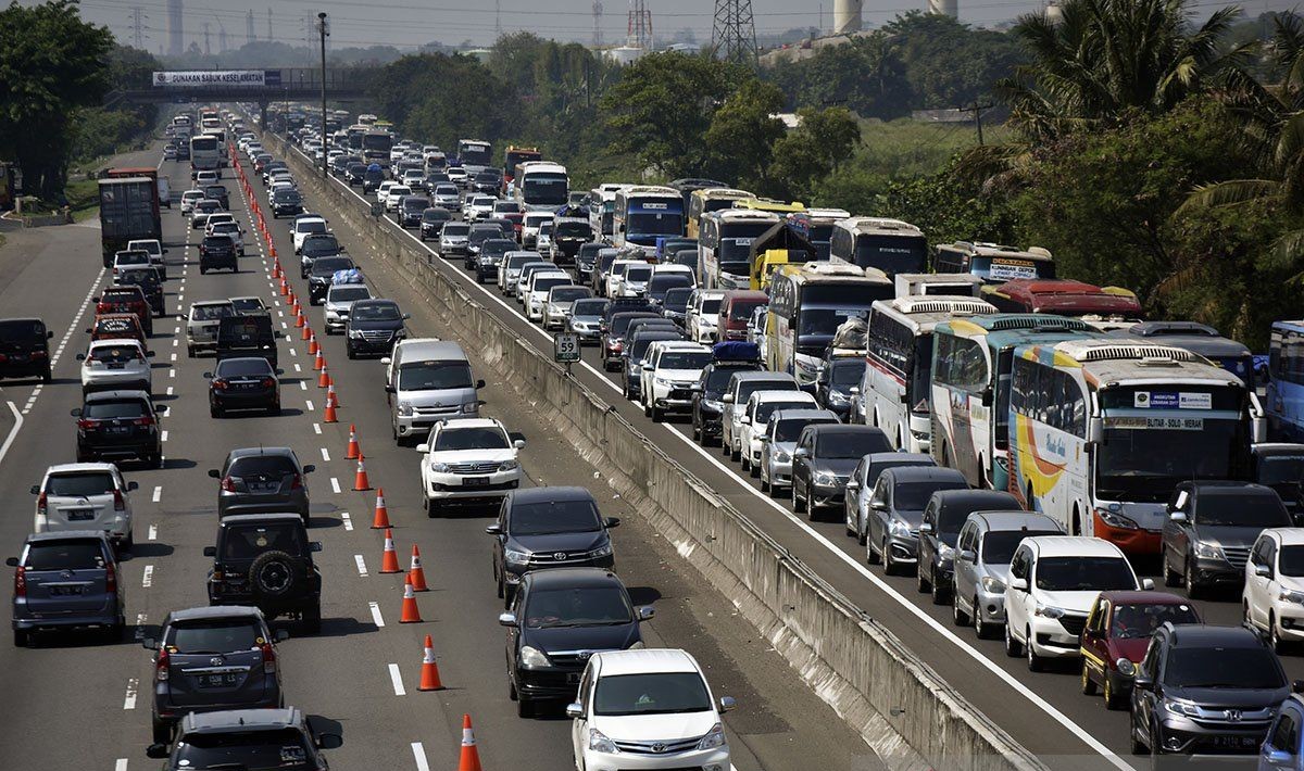 Contraflow diberlakukan di Tol Jakarta-Cikampek arah Jakarta