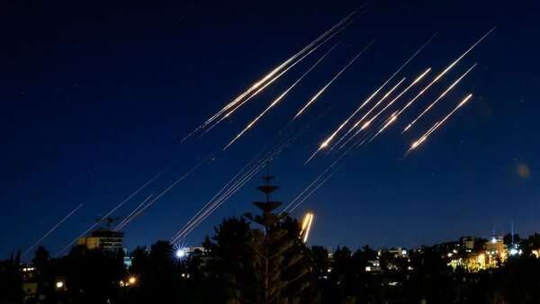 Deretan Negara yang Evakuasi Warganya dari Iran dan Israel