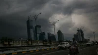 jakarta berawan malam hari jakarta berawan malam hari