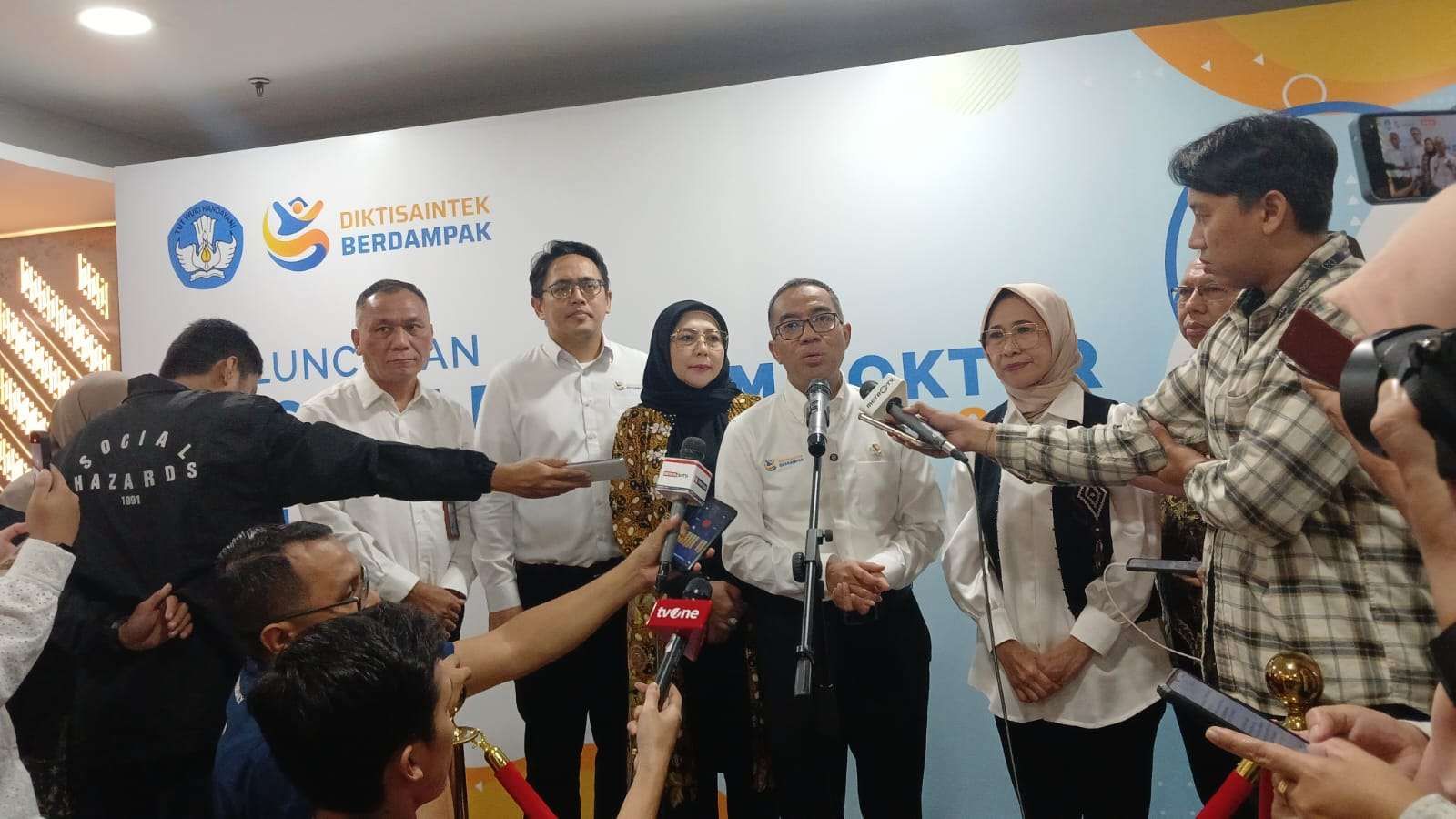 Kemendiktisaintek Luncurkan 1.100 Beasiswa Doktor Dosen