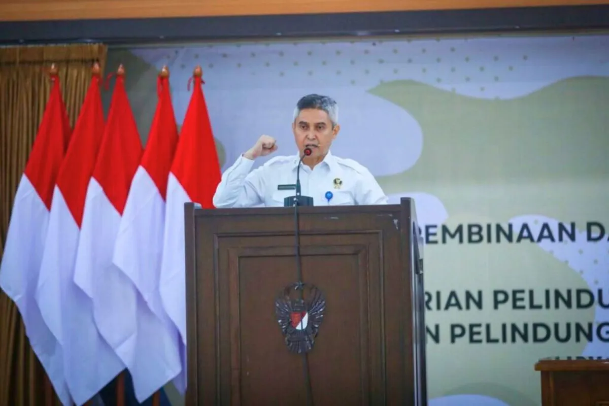 Sekretaris Utama BNN Irjen Pol. Tantan Sulistyana dalam kegiatan Pembinaan dan Peningkatan Kinerja Pegawai di Lingkungan KP2MI di Bandung, Jawa Barat