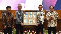 Penyerahan Spesimen Parlementaria Edisi Perdana: Jejak Sejarah Parlemen Semakin Gampang Diakses