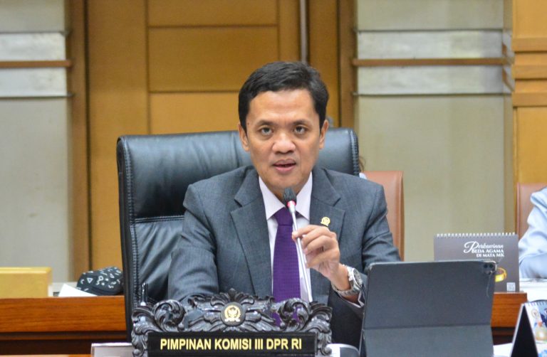 DPR Tegaskan Kapolri Loyal, Isu Tak Benar