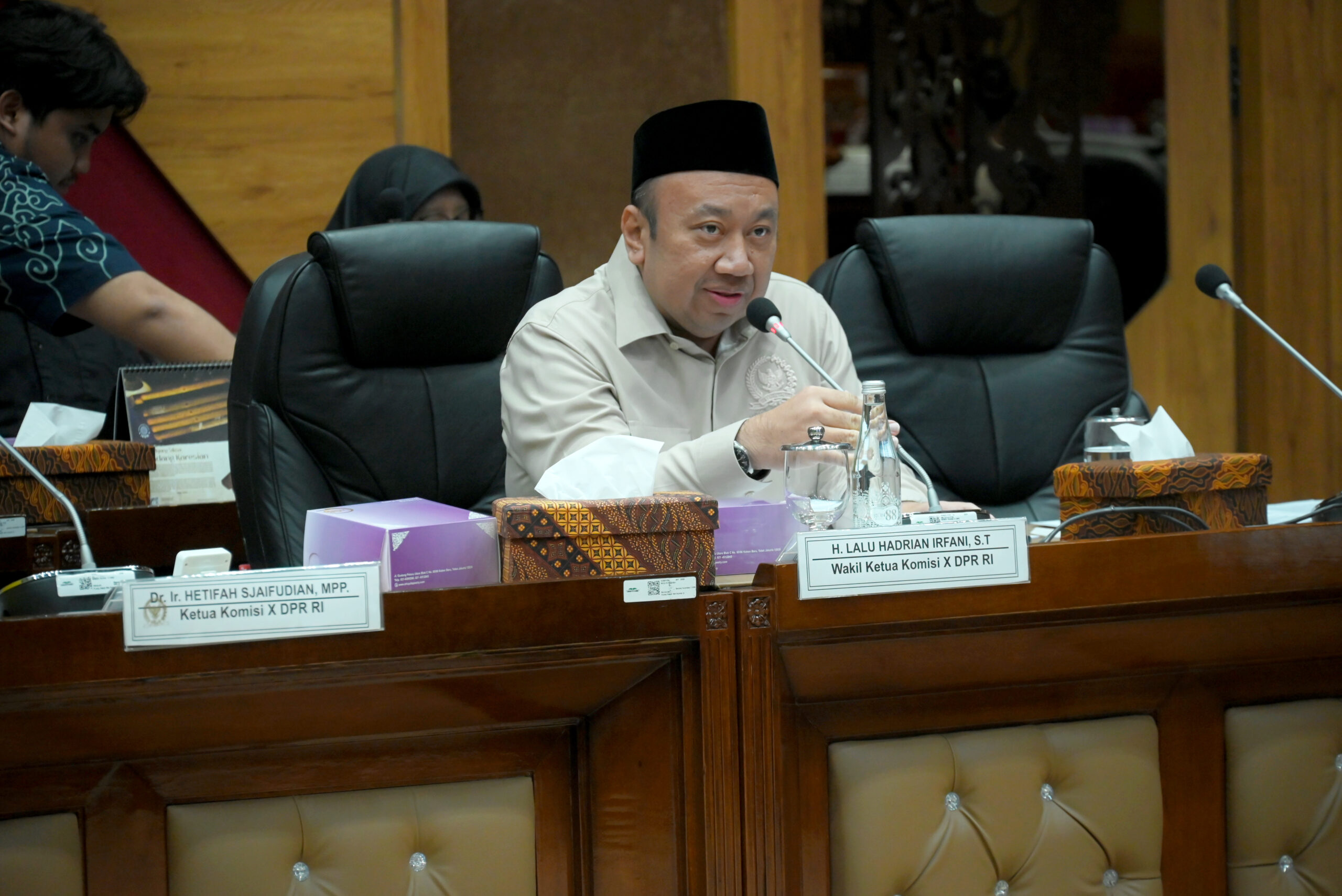 DPR Kawal Tiga Kado Presiden untuk Guru se-Indonesia