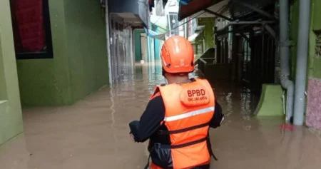 Banjir Jakarta Belum Juga Surut, 9 RT-2 Ruas Jalan Masih Tergenang Pagi Ini