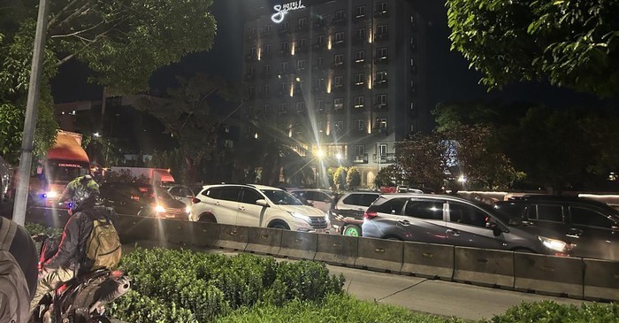 Jalan Daan Mogot Arah Tangerang Banjir, Banyak Pemotor Pilih Putar Balik