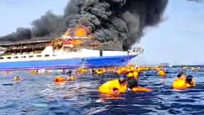 Kapal Terbakar di Perairan Pulau Taliase Sulut, Penumpang Lompat ke Laut