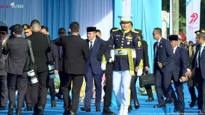 Disambut Kapolri, Prabowo-Gibran Hadiri HUT Bhayangkara ke-79 di Monas