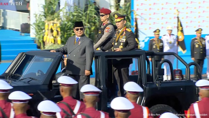 Naik Maung, Prabowo Ditemani Kapolri Cek Pasukan Hari Bhayangkara ke-79