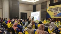 Sejumlah guru mengikuti acara Penuntasan Sertifikasi Guru Melalui Program Pendidikan Profesi Guru Bagi Guru Tertentu di Cipanas Kabupaten Garut, Jawa Barat