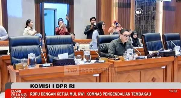 Walau Demo Di Depan Sampai Ricuh, Rapat Komisi I DPR Jalan Terus