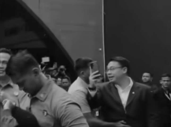 Dihalau Paspampres, Wamen Komdigi Dibela Presiden Berujung Tertawa