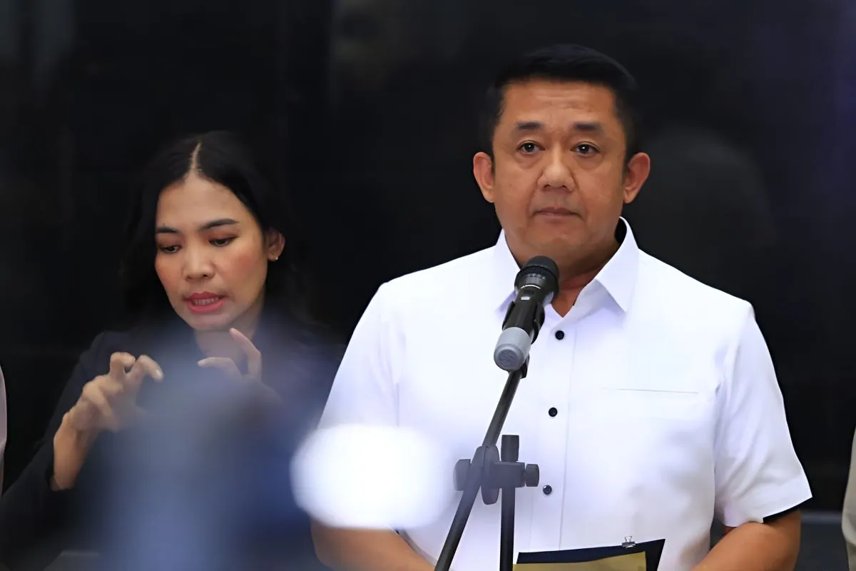 Kasubdit 1 Dittipidsiber Bareskrim Polri Kombes Pol. Rizki Agung Prakoso (kanan)