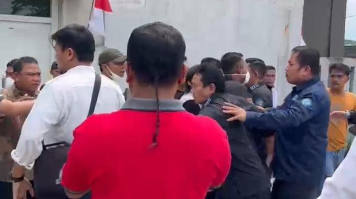 Wartawan Dikeroyok Oknum Brimob di Pabrik Jawilan Serang, Menteri LH Datangi PT Genesis