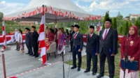 Suasana upacara bendera memperingati HUT RI ke-80 di Kedutaan Besar Republik Indonesia (KBRI) Sarajevo