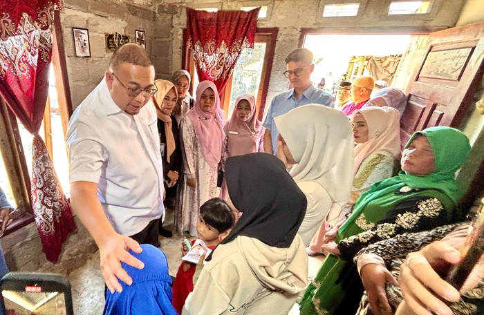 Andre Rosiade Beri Bantuan Rp 25 Juta ke 5 Yatim Piatu di Bungtekab Padang
