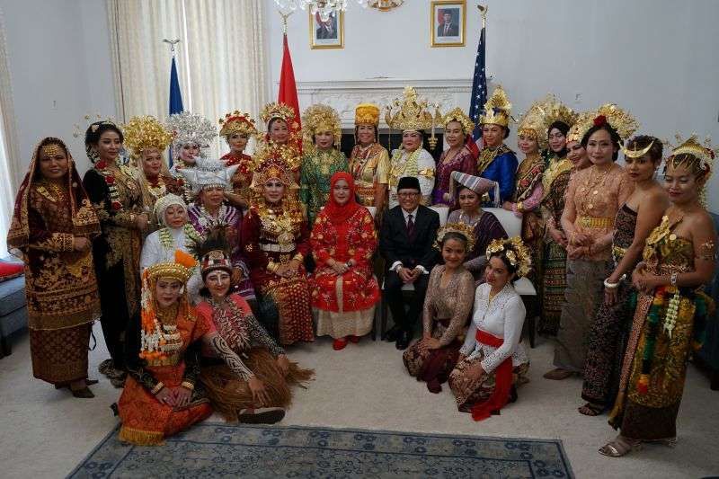 HUT RI, KJRI San Francisco Peragakan Busana Tradisional