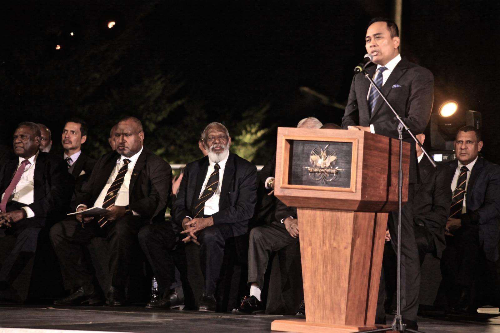 Indonesia Persembahkan Patung Sir Michael Somare untuk PNG