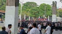 Beda dengan Massa yang Ricuh, Mahasiswa Sampaikan Aspirasi di Belakang DPR