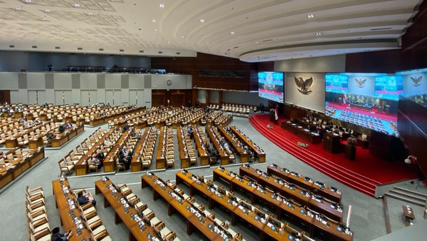 DPR Dukung Aturan Batas Usia Bermedsos