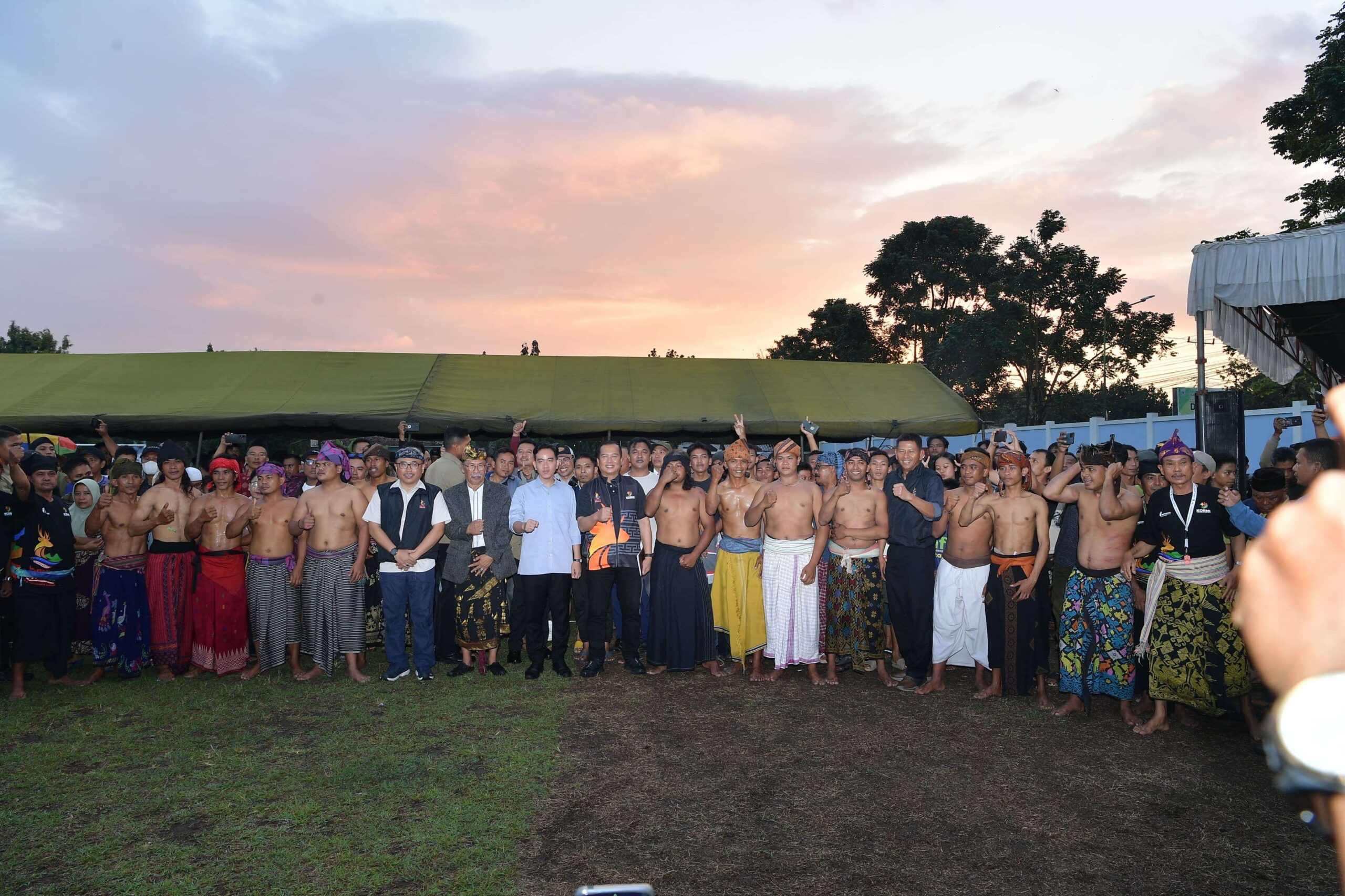 Wapres Saksikan Pertunjukan Peresean Budaya Suku Sasak