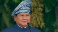 Presiden Prabowo Pimpin Upacara Penurunan Bendera di Istana
