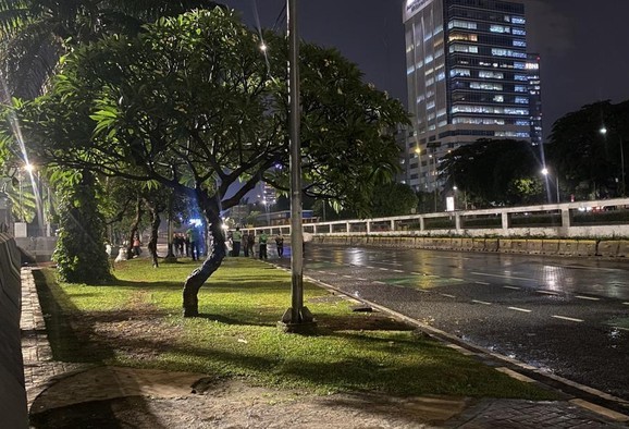 Jalan Depan DPR Masih Belum Dibuka hingga Tengah Malam Ini