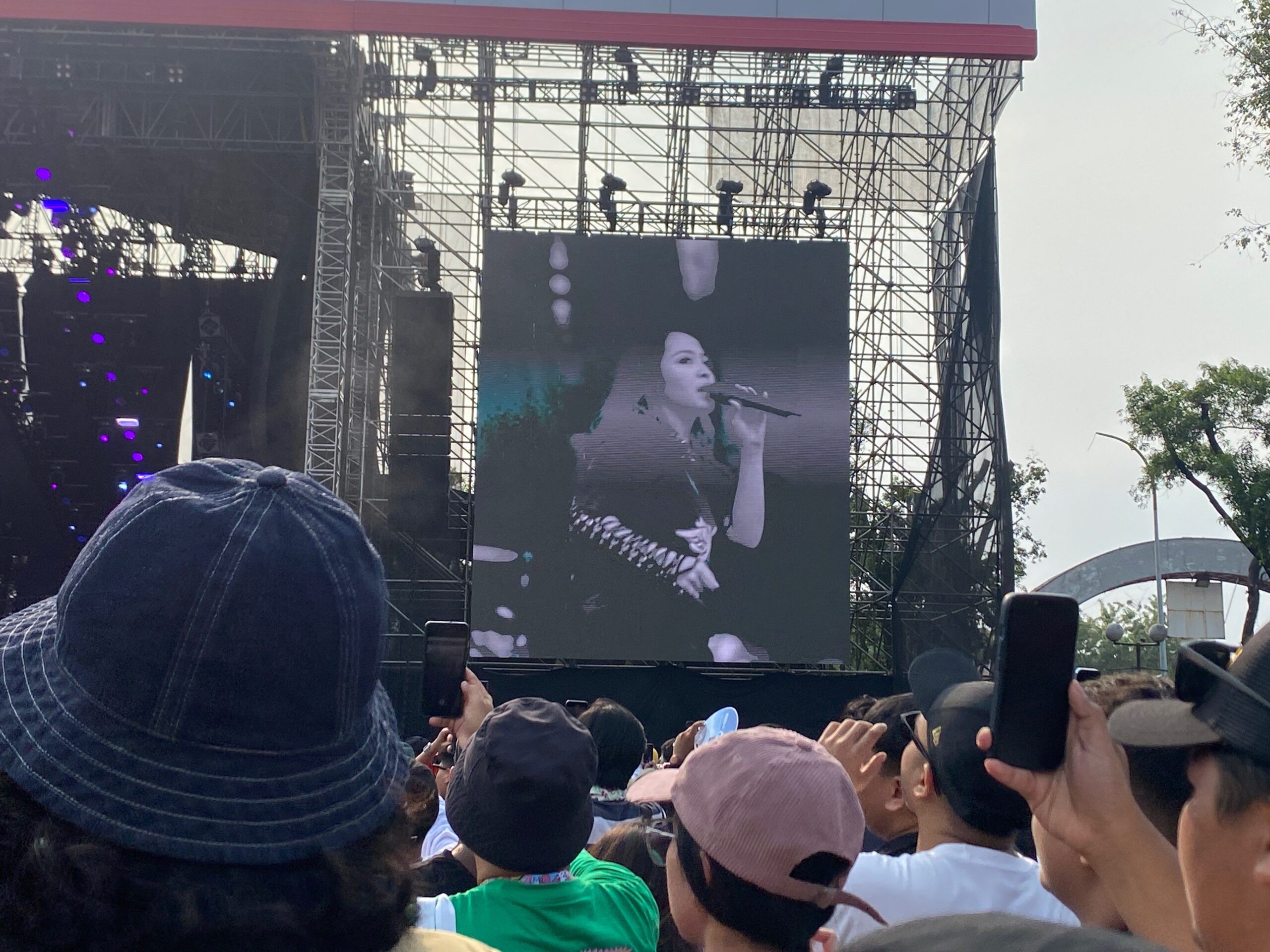 Bernadya Nyanyikan Lagu Hindia di Pestapora 2025