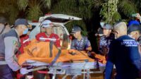 Bupati Tanah Bumbu serahkan 8 jasad korban heli jatuh kepada Basarnas