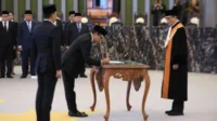 Juda Agung dilantik sebagai Anggota DK OJK Ex-officio BI