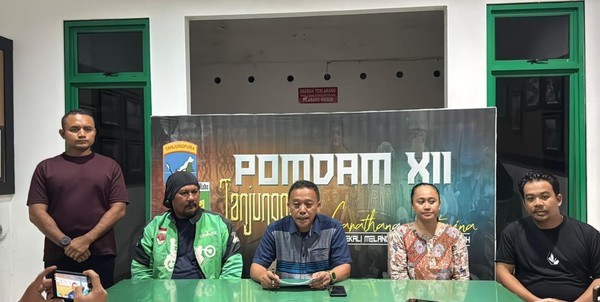 Anggota TNI Letda FA (paling kiri) pemukul ojol di Pontianak akan disidang militer