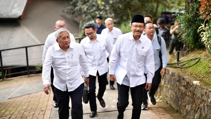 Mensos Laporkan Progres Sekolah Rakyat kepada Prabowo