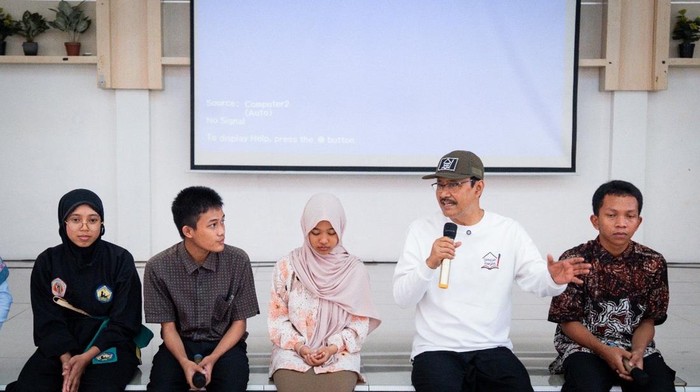 Gus Ipul Kunjungi SRMA 13 Bekasi, Tinjau Perkembangan Siswa