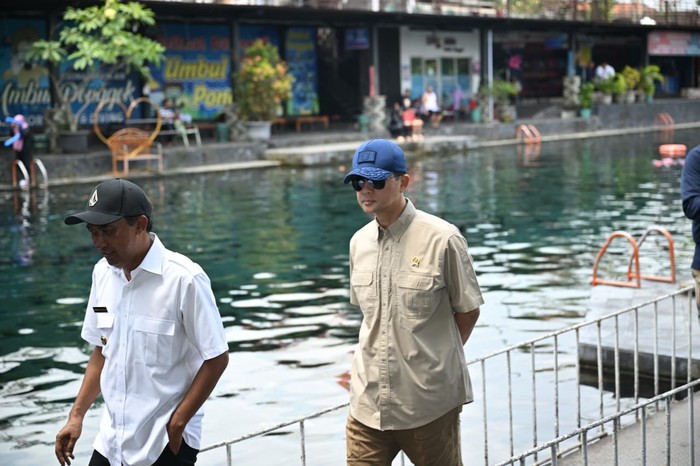 Menteri Transmigrasi, M. Iftitah Sulaiman Suryanagara kunjungi Desa Ponggok di Klaten, Jawa Tengah