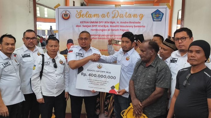 Andre Rosiade Beri Rp 400 Juta ke Perantau Minang Terdampak Ricuh Yalimo