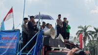 Polisi dan Buruh Gelar Doa Bersama di Tengah Unjuk Rasa di DPR