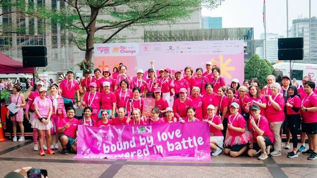 Lautan Pink Warnai Bundaran HI, Kampanye Kesadaran Kanker Payudara Ramaikan CFD