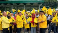 Lamhot Sinaga Salurkan Bantuan Sembako di Labuhanbatu untuk Rayakan HUT ke-61 Golkar