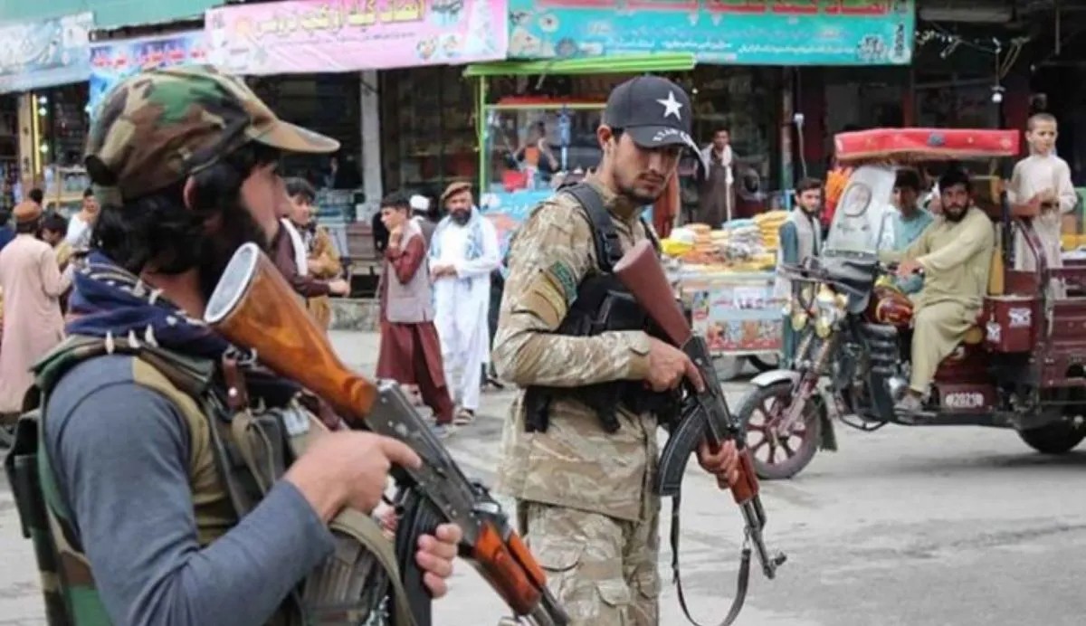 Ketegangan Memuncak: Bentrokan Militer Afghanistan-Pakistan Terjadi di Perbatasan Kandahar