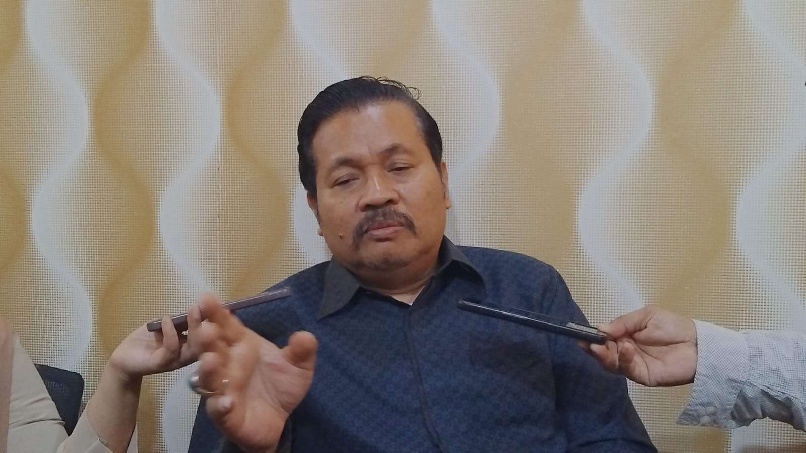 Anggota Komisi IX DPR RI, Nuroji saat diwawancarai wartawan