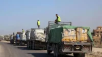 Truk-truk pengangkut bantuan terlihat di Deir al-Balah, Jalur Gaza tengah