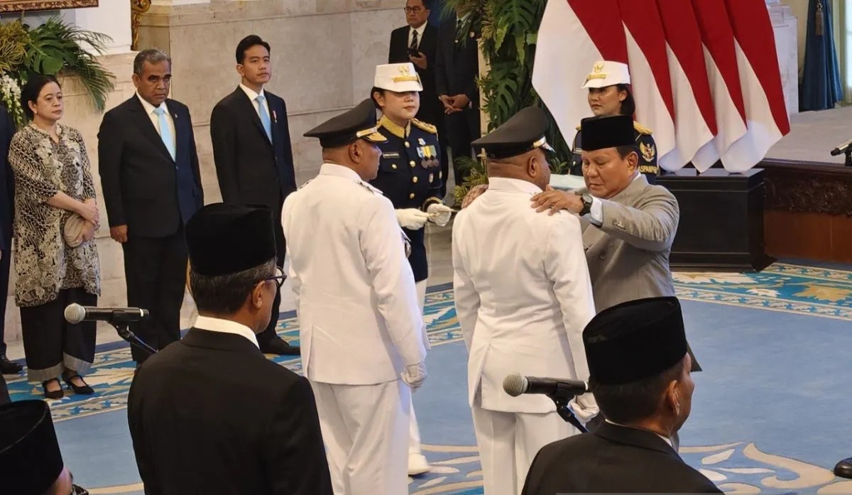 Prabowo lantik Matius Fakhiri-Aryoko Rumaropen sebagai Gubernur-Wagub Papua