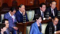 Sanae Takaichi (kedua dari kanan, depan) menghadiri sidang luar biasa Dewan Perwakilan Rakyat di Tokyo, Jepang, 21 Oktober 2025. Sanae Takaichi, presiden Partai Demokrat Liberal yang berkuasa di Jepang, memenangkan pemungutan suara penunjukan perdana menteri di Dewan Perwakilan Rakyat
