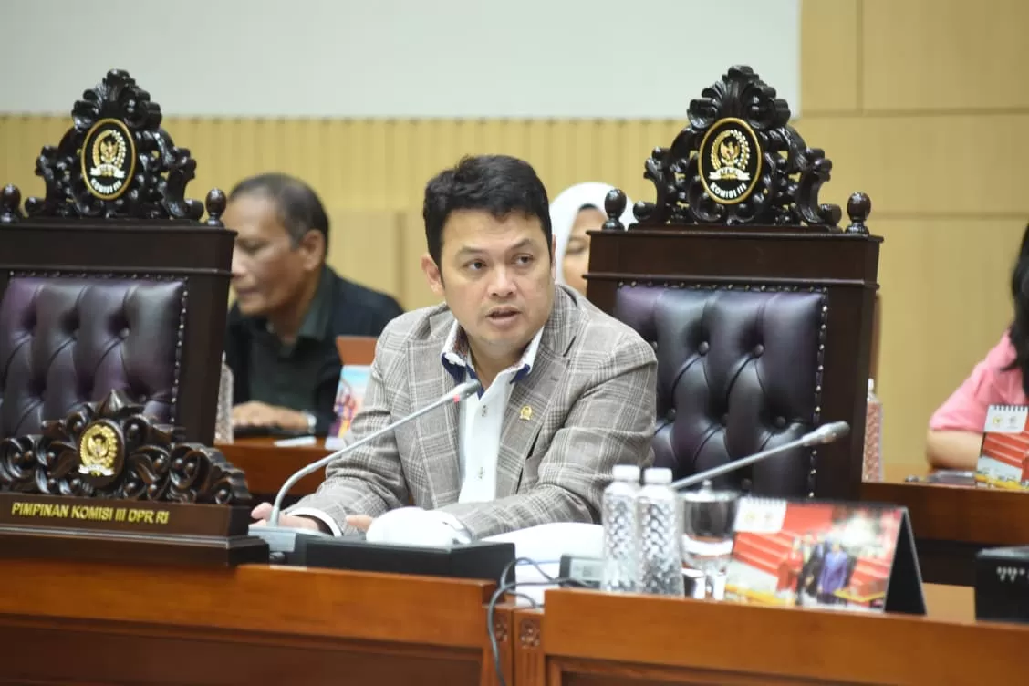 Waka Komisi III DPR Usul STNK-BPKB Digital di Tengah Maraknya Penutupan Nopol untuk Hindari Tilang Elektronik