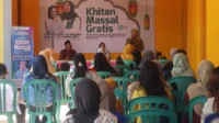 Wakil Ketua Komisi IX DPR RI Nihayatul Wafiroh dalam acara khitanan massal gratis di Kabupaten Bondowoso, Jawa Timur