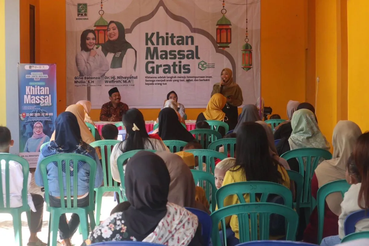 Wakil Ketua Komisi IX DPR RI Nihayatul Wafiroh dalam acara khitanan massal gratis di Kabupaten Bondowoso, Jawa Timur